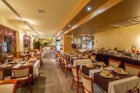 4* Hotel Corvus Aqua étterme Gyopárosfürdőn bőséges ételválasztékkal